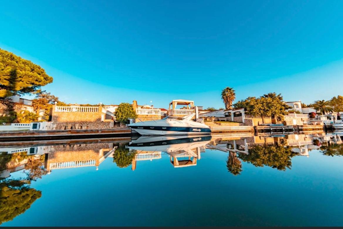 Appartement 1 Chambre Climatise Avec 3 Piscines A 200 M De La Plage Empuriabrava Exterior foto