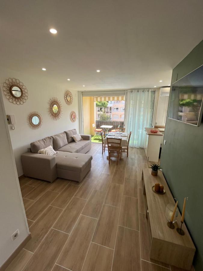 Appartement 1 Chambre Climatise Avec 3 Piscines A 200 M De La Plage Empuriabrava Exterior foto